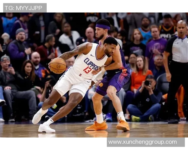 快船外线防守告急！布克三分火力全开，太阳如何用外线压制对手